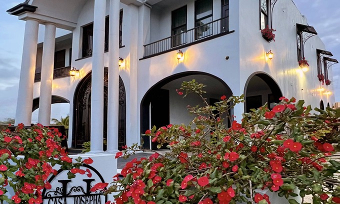 Lowlands Apartment | El Romeo, Casa Josepha. 10min Drive to Beaches!