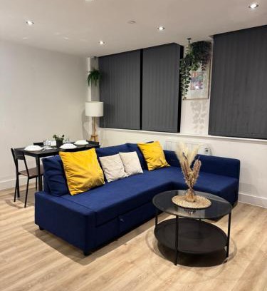 Old Trafford Apartment | Elegant 1 Bed Flat Near Stadium & Shops and free parking