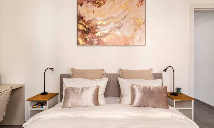 Lugano Apartment | Elegant 3.5-room air-conditioned apartment with free parking space