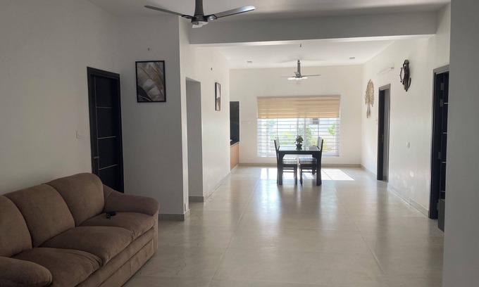 Thiruvananthapuram Apartment | Elegant 3-BR Serviced Apartment with Full Amenities and Near City Hotspots