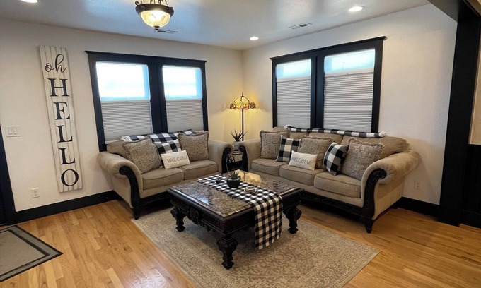 Berkley House | Elegant 4bed2bth Great Denver Location! 5 mins to all highways Awesome reviews!