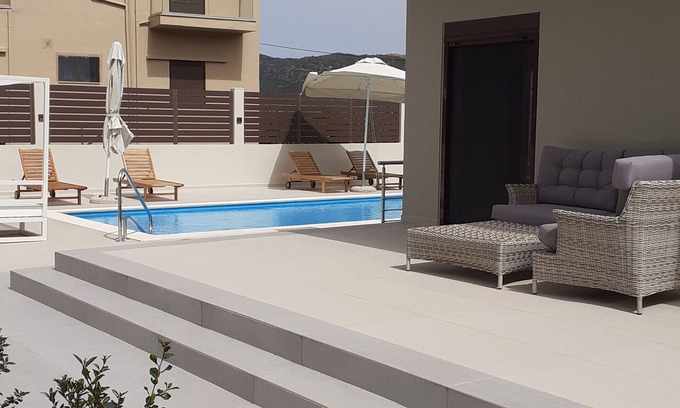 Skines Villa | Elegant Accommodations: Giannis Villa in Skinés offers a spacious villa.