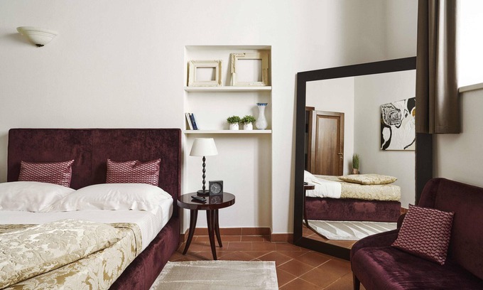 Ponte Abbadesse Apartment | Elegant apartment in historic building city center