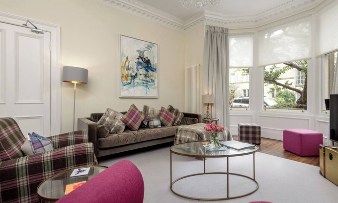 Comely Bank House | Elegant Edinburgh townhouse - perfect for corporate stays, graduations, and special celebrations.