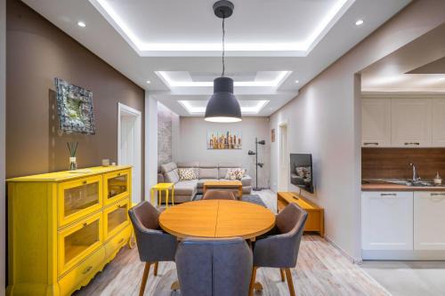 Oborishte Apartment | Elegant Escape in The Heart of The City by Flat Mаnager