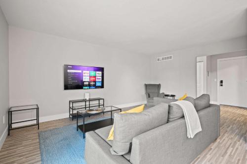 Rochester Apartment | Elegant Escape Prime Location & Style