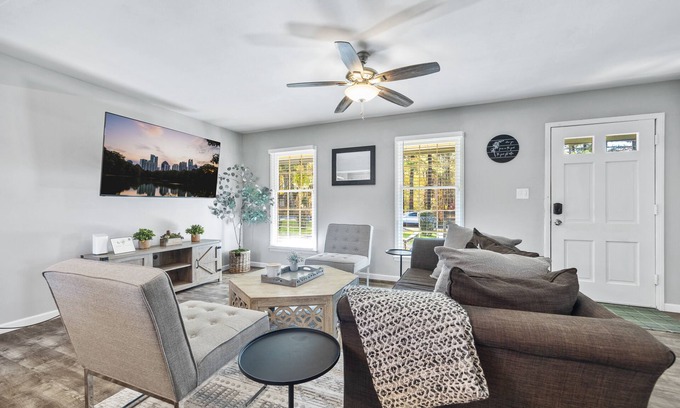 Powder Springs House | Elegant Family Living | Mins to 6 Flags & Downtown