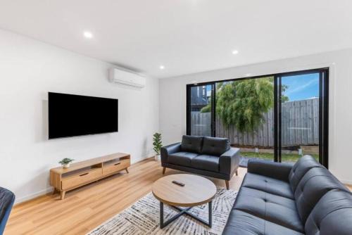 Highton House | "Elegant Home in Highton near City City"