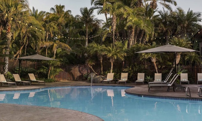 Crown Point Hotel | Elegant King Room with Bay Views at Catamaran Resort