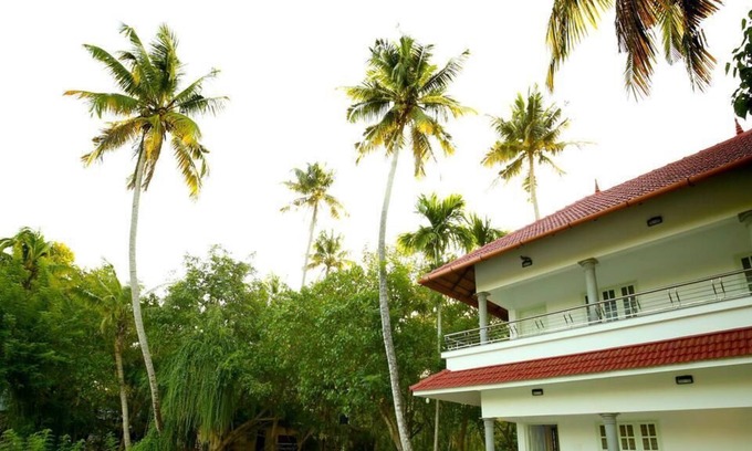 Alappuzha Resort | Elegant & Modern Lake View Resort,Alleppey
