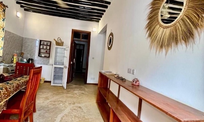 Kiwengwa House | Elegant Room with Private Bathroom