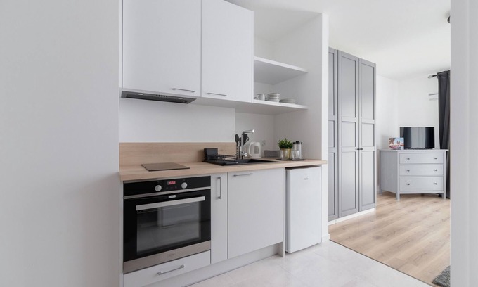 Pradnik Bialy Apartment | Elegant Studio in Krakow by Renters