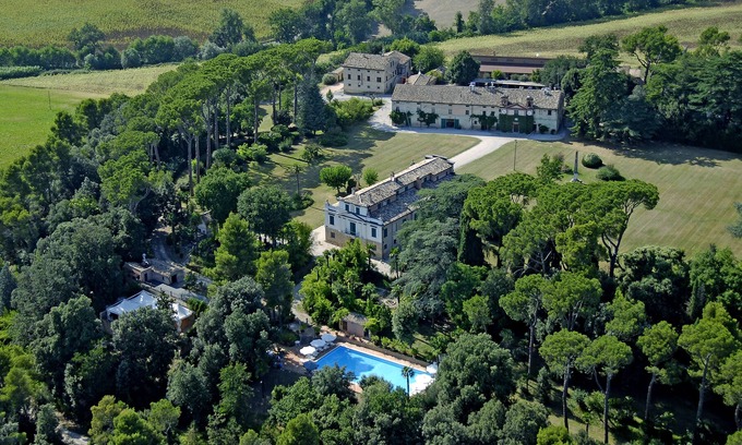 Treia Villa | Elegante Appartamento in Villa con piscina