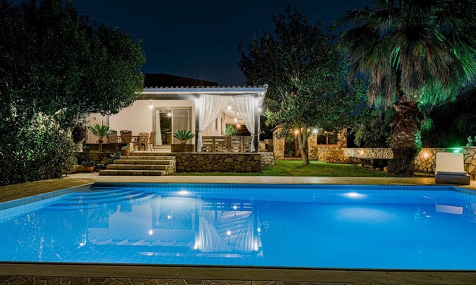 Fiolitis Villa | Eleonas Private pool villa