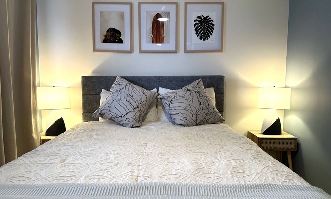 McCully - Moiliili Apartment | Elevated Honolulu Sanctuary Renovated w/Aircon