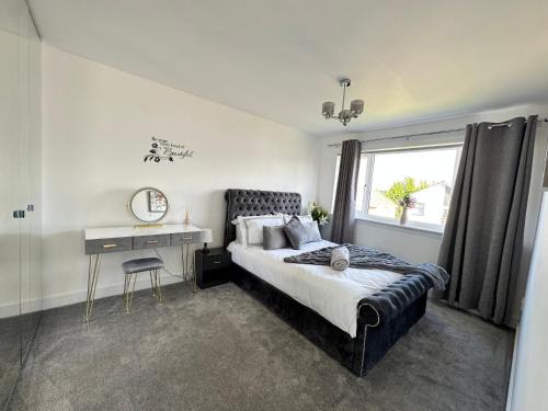 Newton Mearns House | Elite 3 bedroom family house with free parking