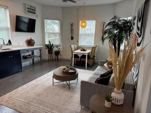 Huntsville Apartment | Elizabeth Manor in Downtown Huntsville