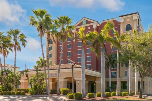 Estero Hotel | Embassy Suites Fort Myers - Estero