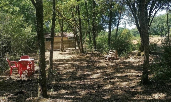 Saint-Aubin-de-Nabirat RV Rental | Emplacement Tente