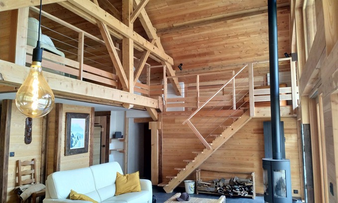 Abries Apartment | En Plein Coeur du Queyras, Grand Appartement au Dernier Étage D'un Chalet