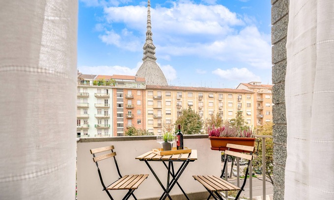 Vanchiglia Apartment | [Enchanting Mole View ] Two Suites & fast Wi-Fi