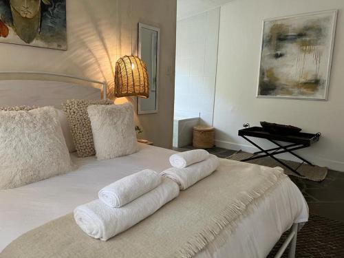 Klein Windhoek Villa | ENCHANTING SELF-CATERING VILLA with QUEEN BED AT BOKMAKIERIE VILLAS