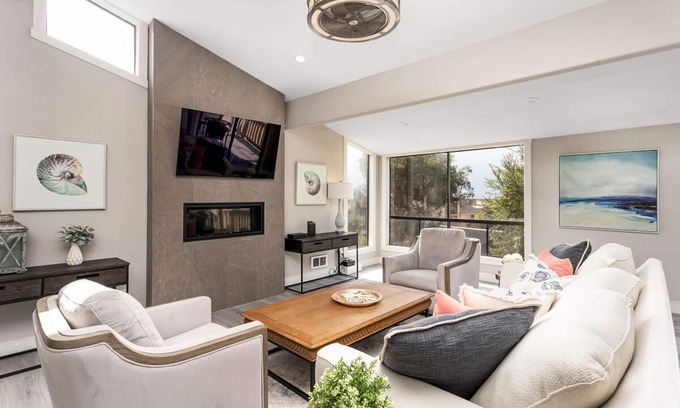 Solana Beach Condo | Endless Summer Ocean View Condo, Fast Wifi, Walk to Racetrack, Dining