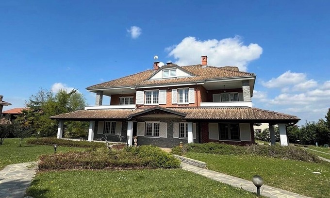 Sanfre Villa | English-style villa in the Roero countryside