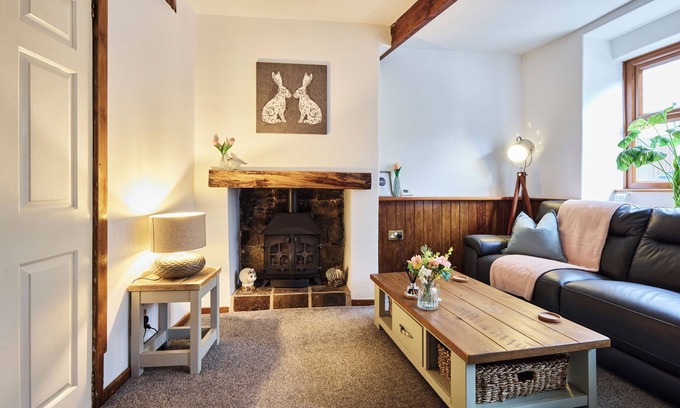 Oakworth House | Enjoy a comfortable stay at The Old Shuttleworks. A stylish, modern, home from home by Above Rubies in Oakworth, West Yorkshire. Famous for The Railway Children! Near Haworth and Brontë country!