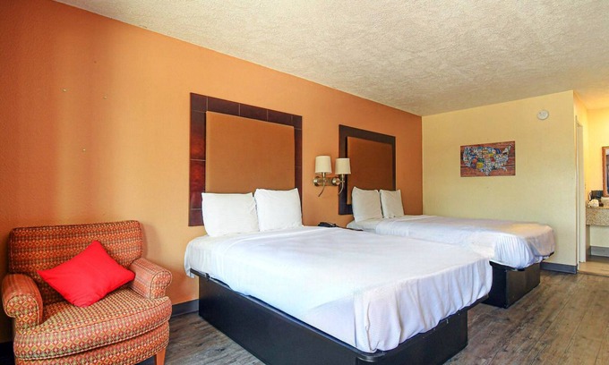 Conroe Hotel | Enjoy a Peaceful Stay with Essential Amenities and Complimentary Parking
