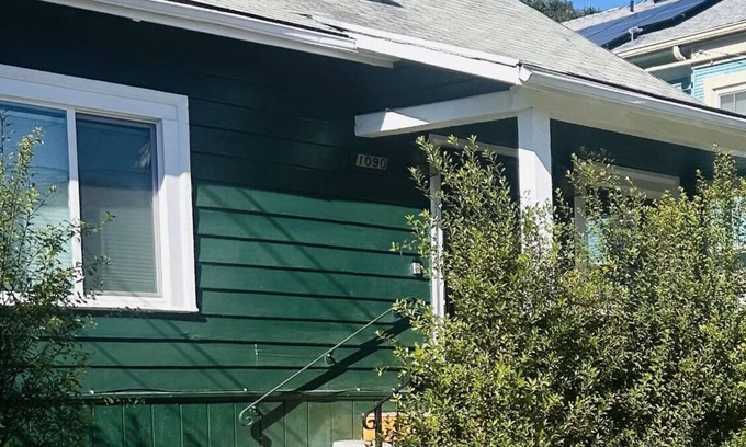 Southwest Berkeley Apartment | Enjoy a stylish experience at this Kick back and relax in a calm stylish space