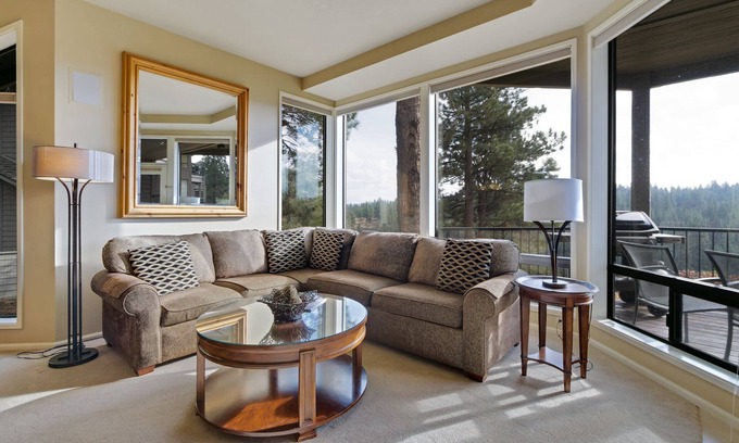 Century West Condo | Enjoy Deschutes River Views from Beautiful 2-Bedroom Mt. Bachelor Village Condo