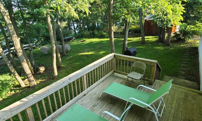 Hammond House | Enjoy PRIVACY and comfort for the whole family above the shores of Black Lake!