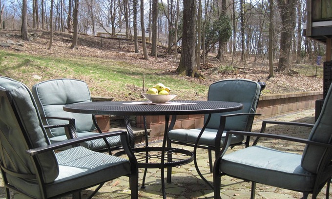 New Paltz House | Enjoy Summer in the Walkable College Town of New Paltz - Great New Price