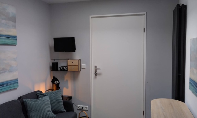 Domburg Bed & Breakfast | Enjoy the Beach and Domburg 18m2- very nice, charming room central and quiet