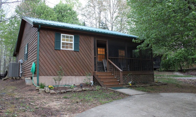 Sloans Valley House | Enjoy your Perfect Getaway near Lake Cumberland! Pet Friendly with a Hot Tub!