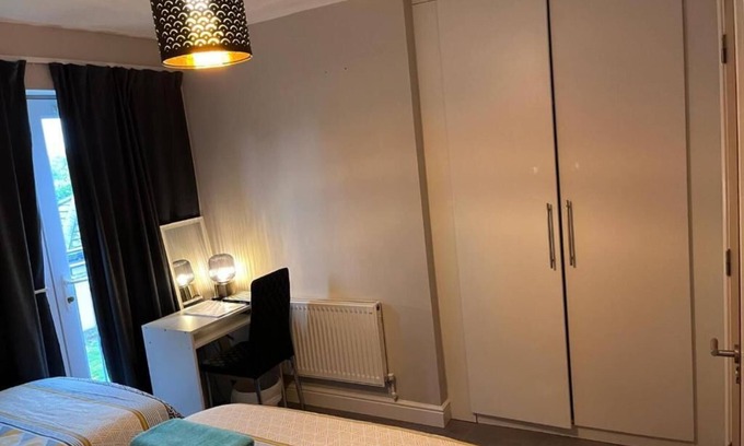 Finglas North Apartment | Ensuite Twin Room near Dublin Airport and City