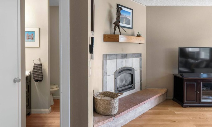 Glenwood Grove - North Iris House | Entire 2-Story Townhome in Central Boulder