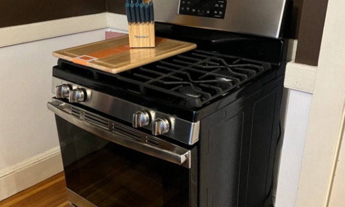 Quincy Apartment | Entire apartment in a duplex w/ free parking spot