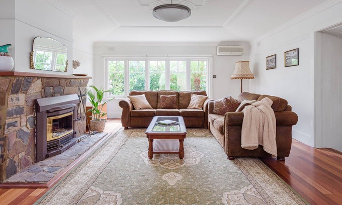 Upper Ferntree Gully Villa | Entire executive villa in Upper Ferntree Gully sleeps 10