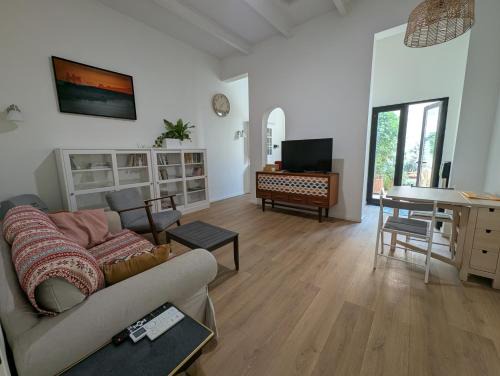 Cospicua Apartment | Entire floor with back yard