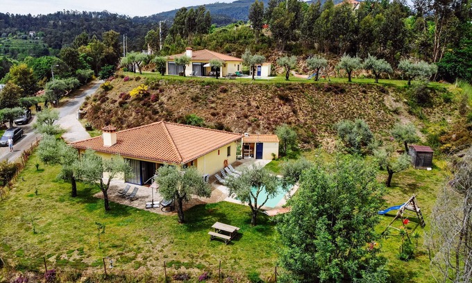 Molares House | Entire house for 5 people, private pool, pet friendly. All equipped.