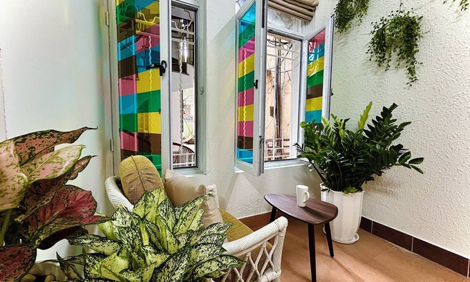 Truc Bach House | Entire house City view Central Train street 6 minute Netflix