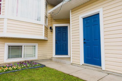 Grande Prairie House | entire house THE BLUE DOOR with garage access
