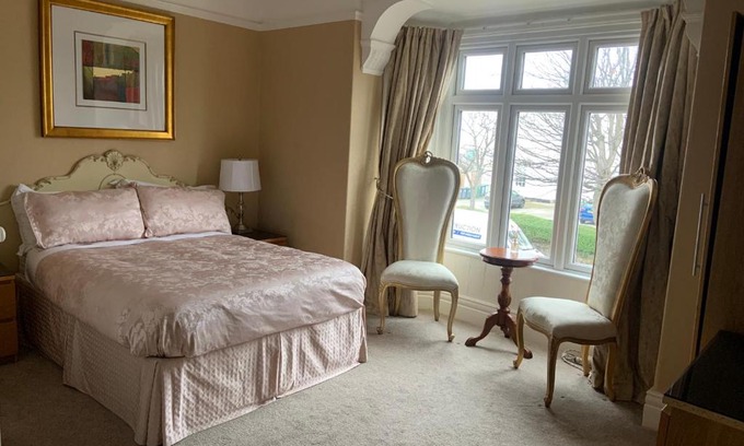 New Brighton House | Entire Seaside Home, Sleeps 8, All en-suite rooms