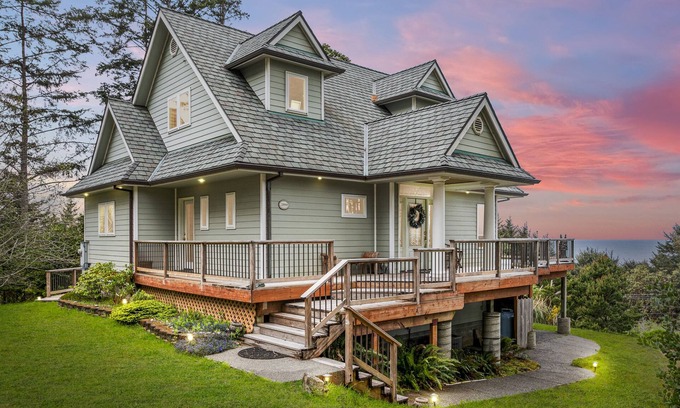 Gold Beach House | Epic ocean views w/easy walk to beach from this pet-free private retreat!