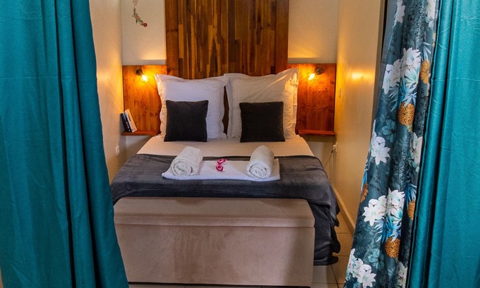 Port-Louis House | Escape in the heart of the city Studio Jacuzzis Sauna and swimming pool