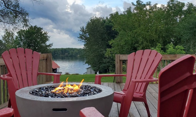 Whitewater Region Cottage | Escape the city to this quiet home along the beautiful Ottawa River