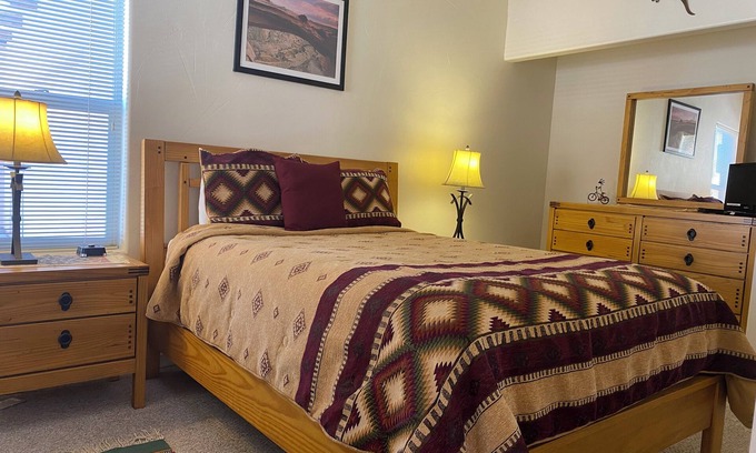 Moab South Valley Condo | Escape to Moab's red rocks! Ideal for families or couples!