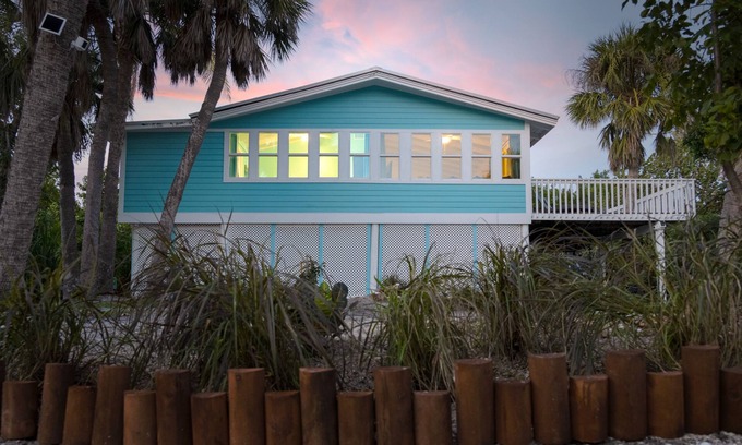 Jose's Hideaway House | Escape to SALTWATER&SUNSETS -Newly Remodeled-Pool & Club Access